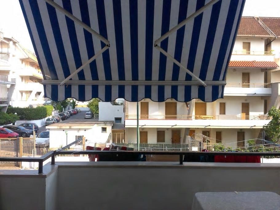 Appartamento Trilocale a 800 metri dal mare Scalea Esterno foto