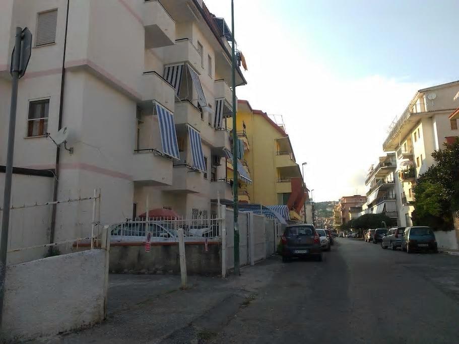 Appartamento Trilocale a 800 metri dal mare Scalea Esterno foto